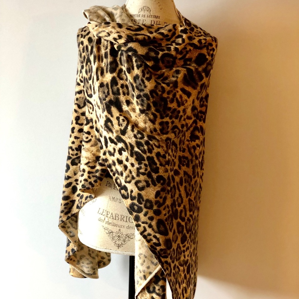 Neiman Marcus 100% cashmere animal print wrap.